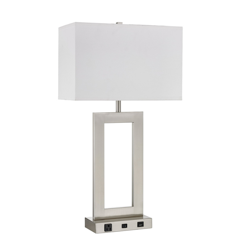 Đèn bàn của Gatsby One Light với lớp hoàn thiệnniken, một công tắc rocker trên/off, một ổ cắm tiện lợi và cổng USB